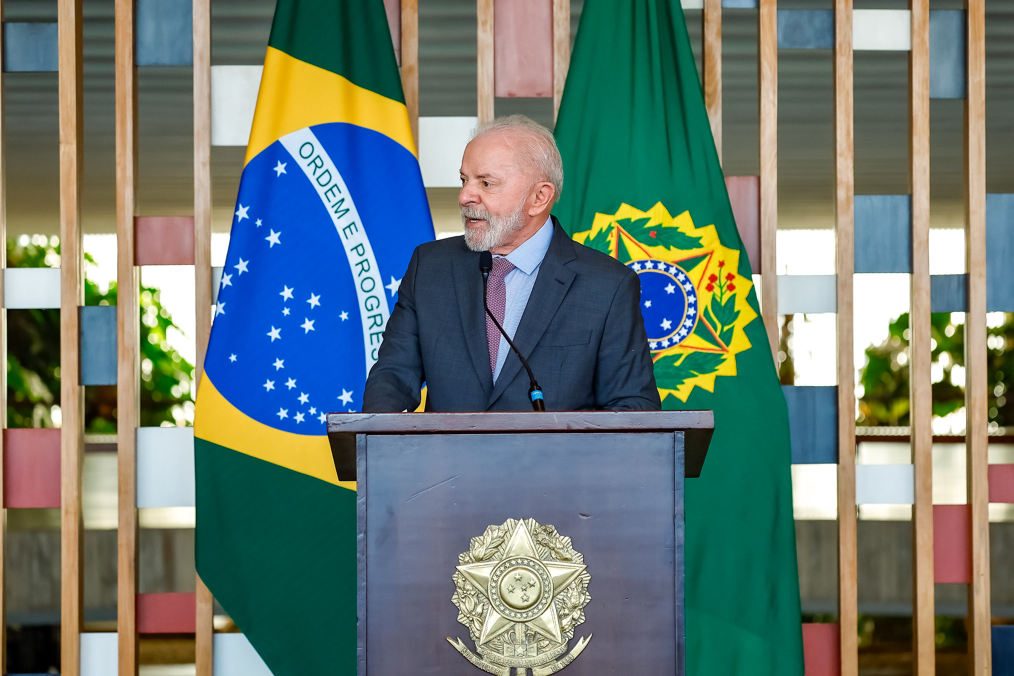 Pesquisa aponta que aprovação de Lula volta a subir e supera percentual negativo