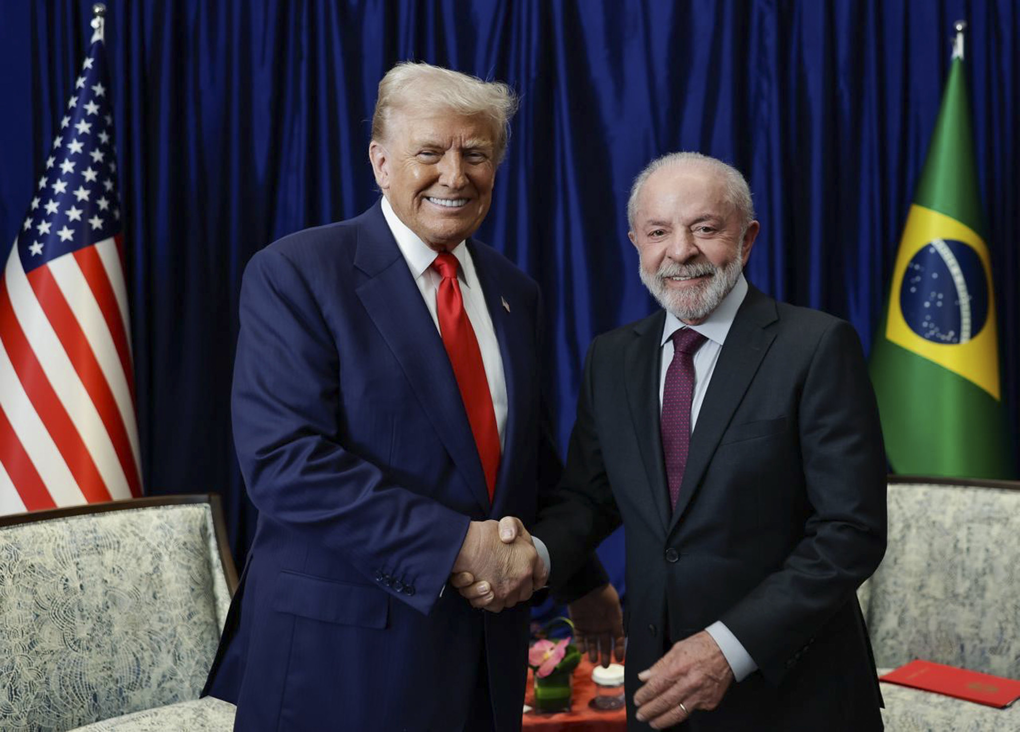 Donald Trump relata ‘ótima reunião’ com Lula e parabeniza presidente pelo aniversário de 80 anos