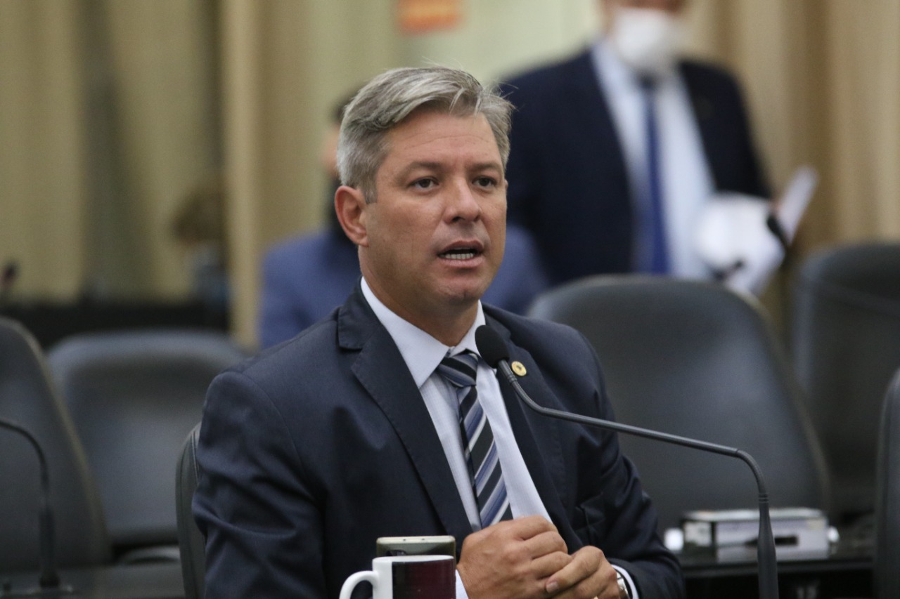 “Sou contra ladrão”: Cabo Bebeto volta a ‘cortar’ energia em acampamento do MST em Arapiraca