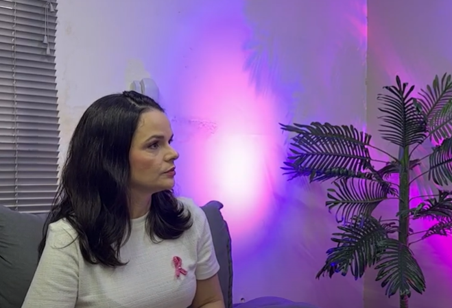 “A mamografia salvou a minha vida”, afirma Juliana Cabral após passar por câncer de mama