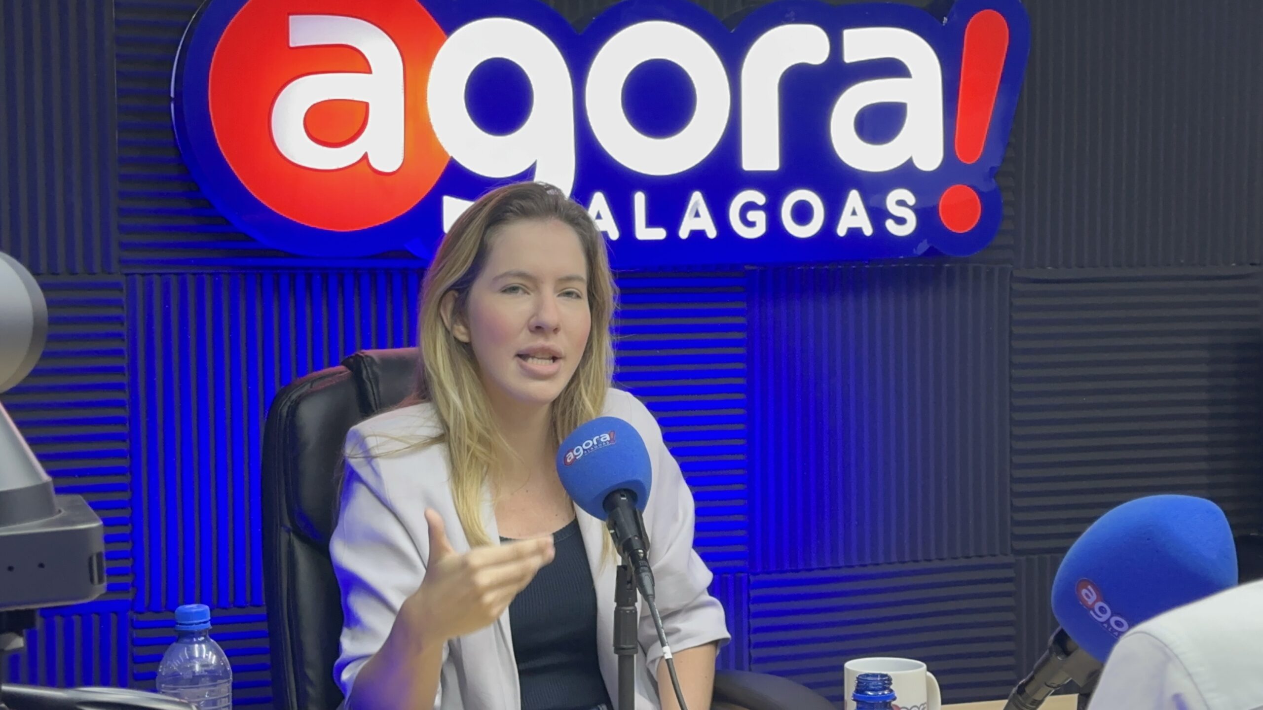 Cibele Moura dialoga com representantes dos food trailers e defende melhores condições para o setor