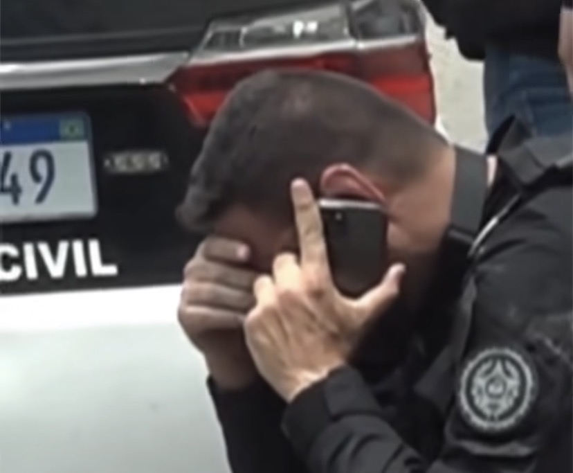 Devastado, policial chora ao telefone no meio da operação mais letal da história do Brasil