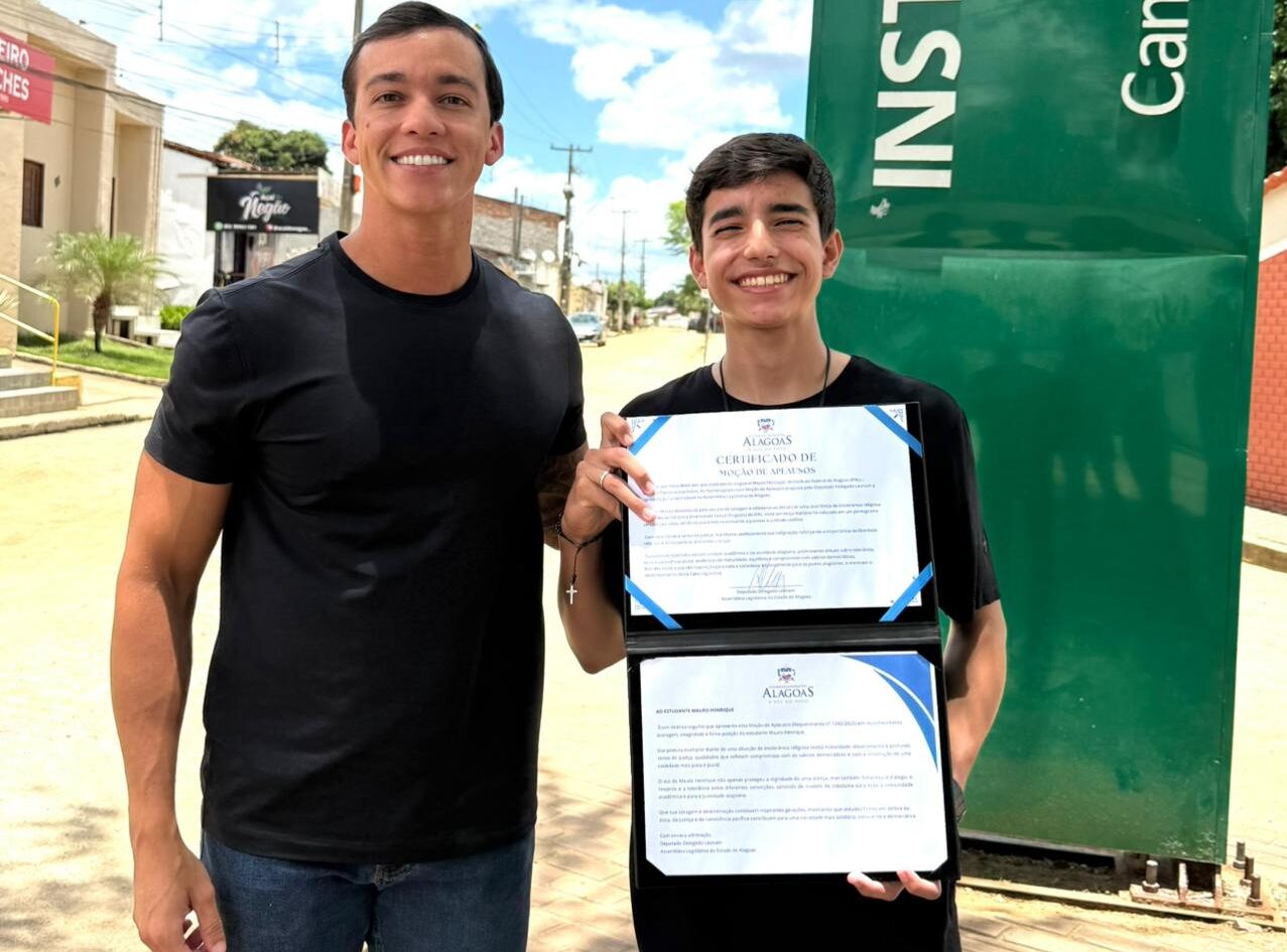 Deputado Delegado Leonam leva homenagem à jovem que denunciou intolerância religiosa no IFAL