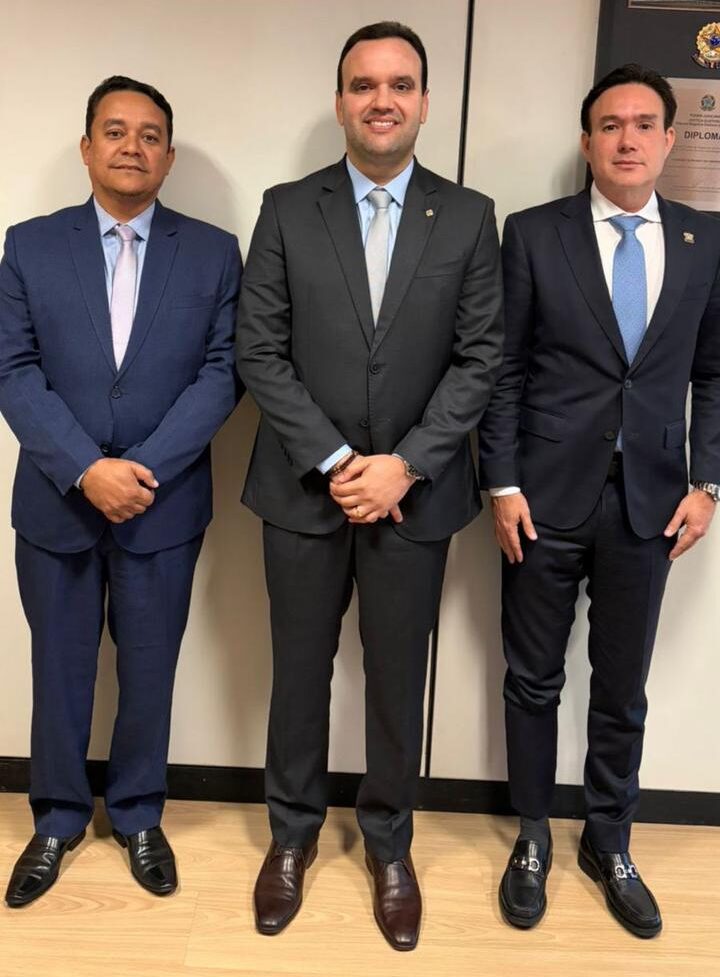 Prefeito Jorge Galvão busca novos investimentos para Jundiá em reunião com o Senador Fernando Farias e o Deputado Federal Luciano Amaral