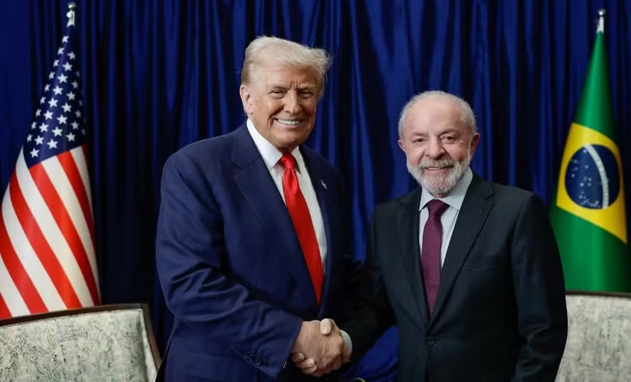 Trump teria afirmado que admira carreira política de Lula e virá em breve ao Brasil