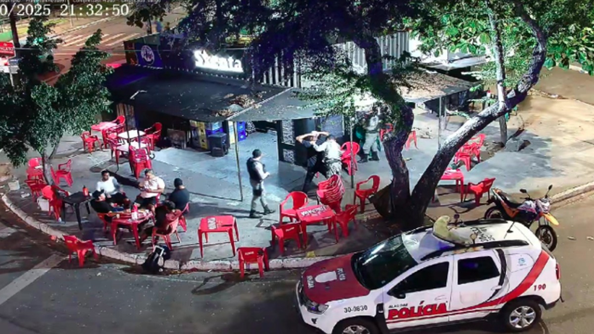 Homens com mandados de prisão em aberto são localizados no calçadão do Centro e em bar na Jatiúca