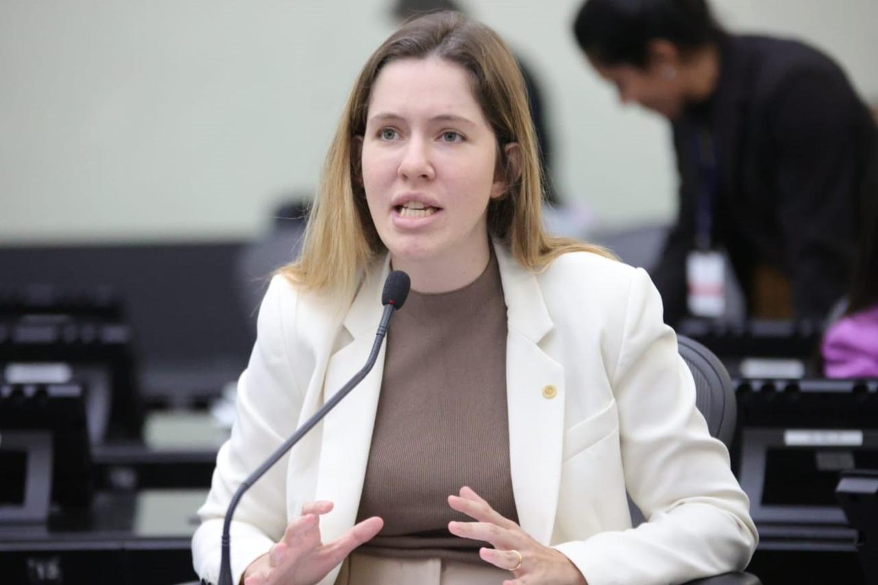 Cibele Moura solicita apoio de colegas para aprovação de projeto que protege mulheres grávidas em cursos militares