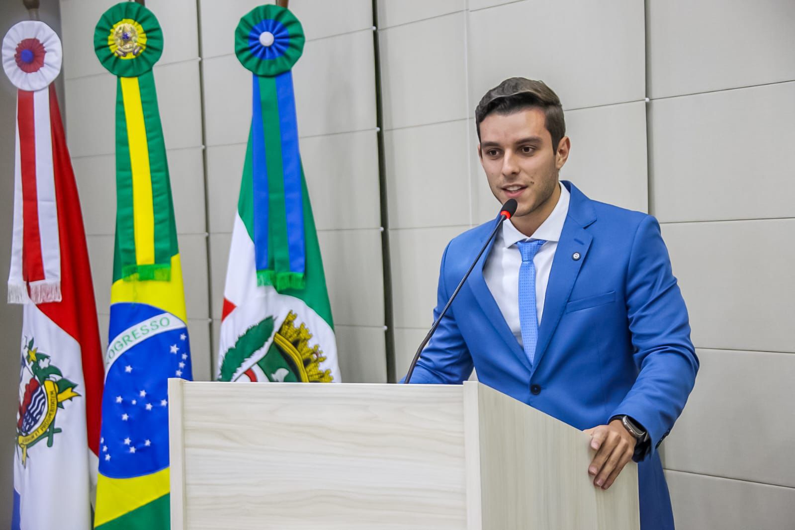 Caio Bebeto incentiva jovens a participarem do Programa Prepara Jovem