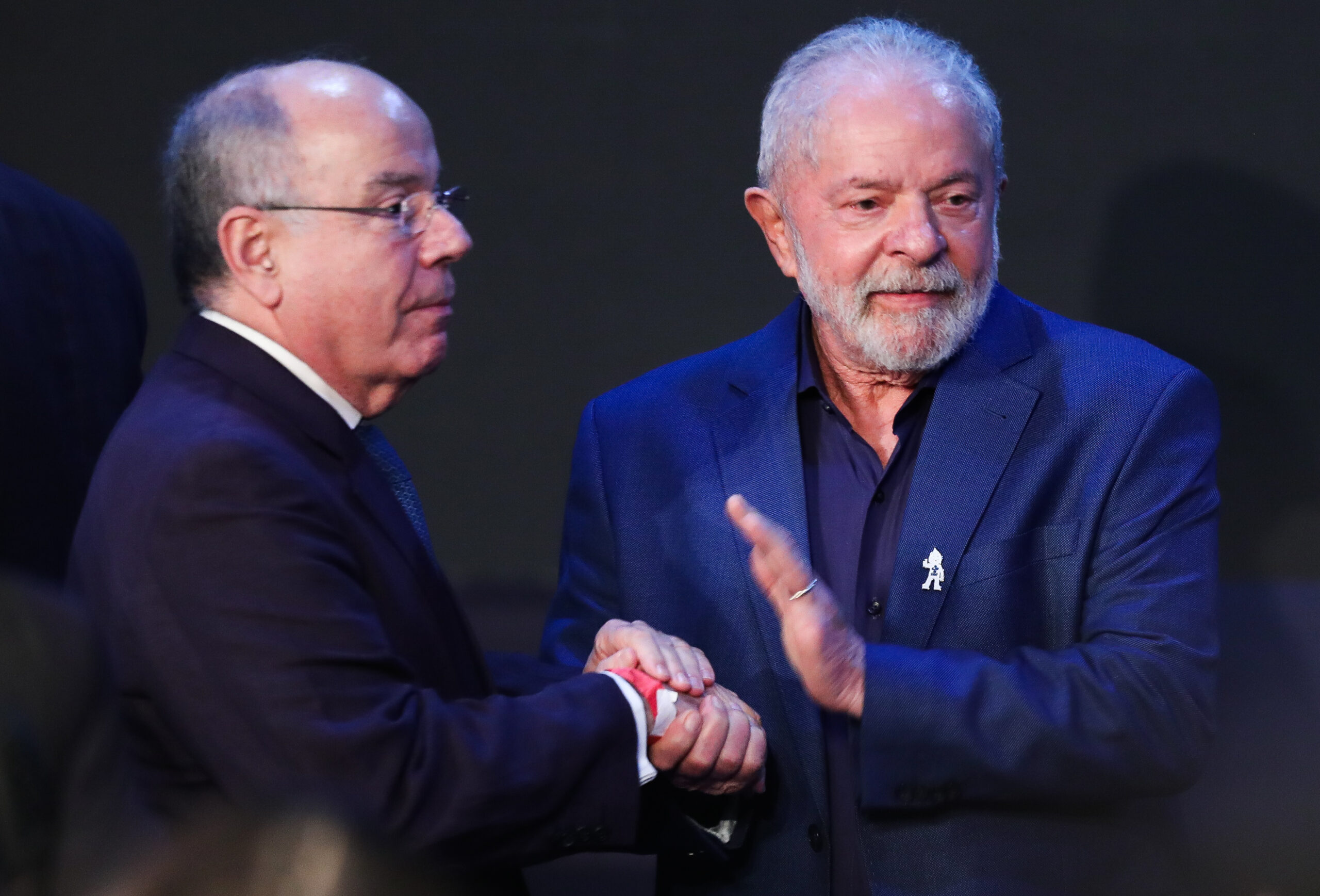 Lula discute tarifaço dos EUA e possível encontro com Trump em reunião com chanceler Mauro Vieira