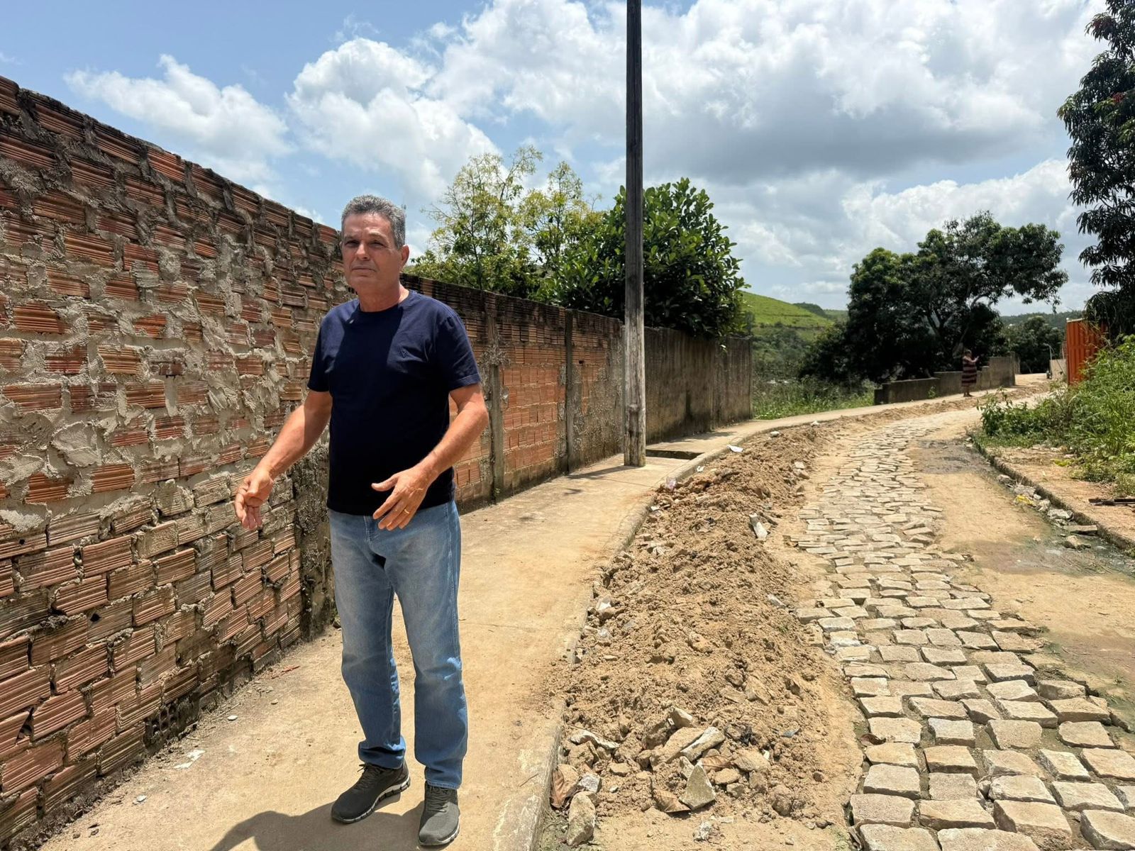 Prefeito de Branquinha vistoria ruas que receberão pavimentação na zona urbana