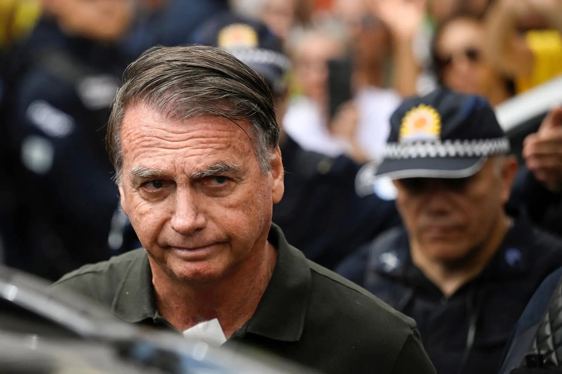 Defesa de Bolsonaro prepara laudos médicos para pedir prisão domiciliar