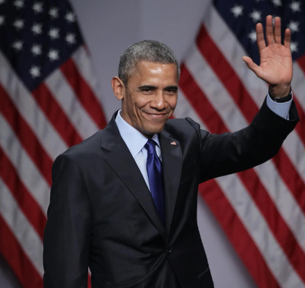 Barack Obama volta ao cenário político e faz duras críticas a Donald Trump