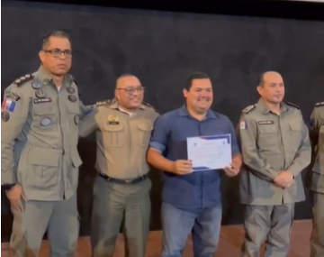 Repórter Bruno Rafael é homenageado nos 39 anos do 5º BPM por destaque na cobertura policial