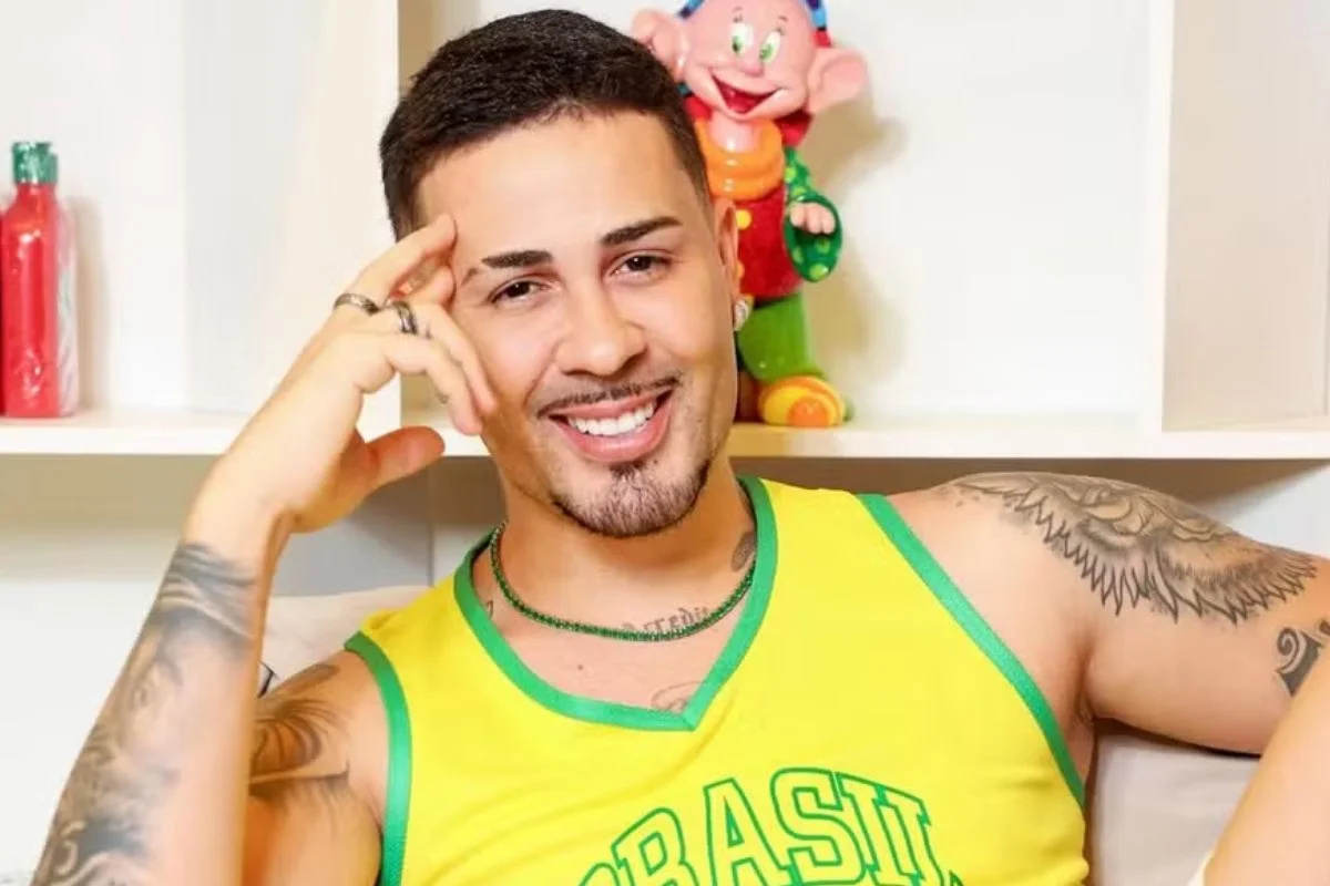 “Ela é do OnlyFans, mas é cheirosa” Carlinhos fala sobre polêmicas e convivência com MC Mirella