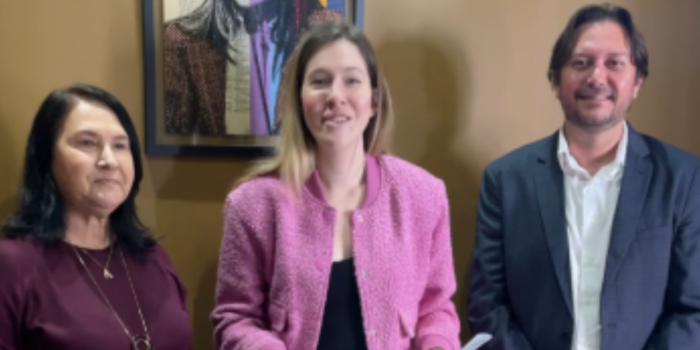 “O piso da Farmácia está cada vez mais perto”, anuncia deputada Cibele Moura, ao lado de conselheiros federais