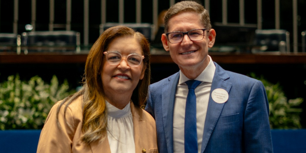 No Senado Federal, Dra Eudócia entrega comenda ao presidente da Igreja Adventista do Sétimo Dia em Alagoas