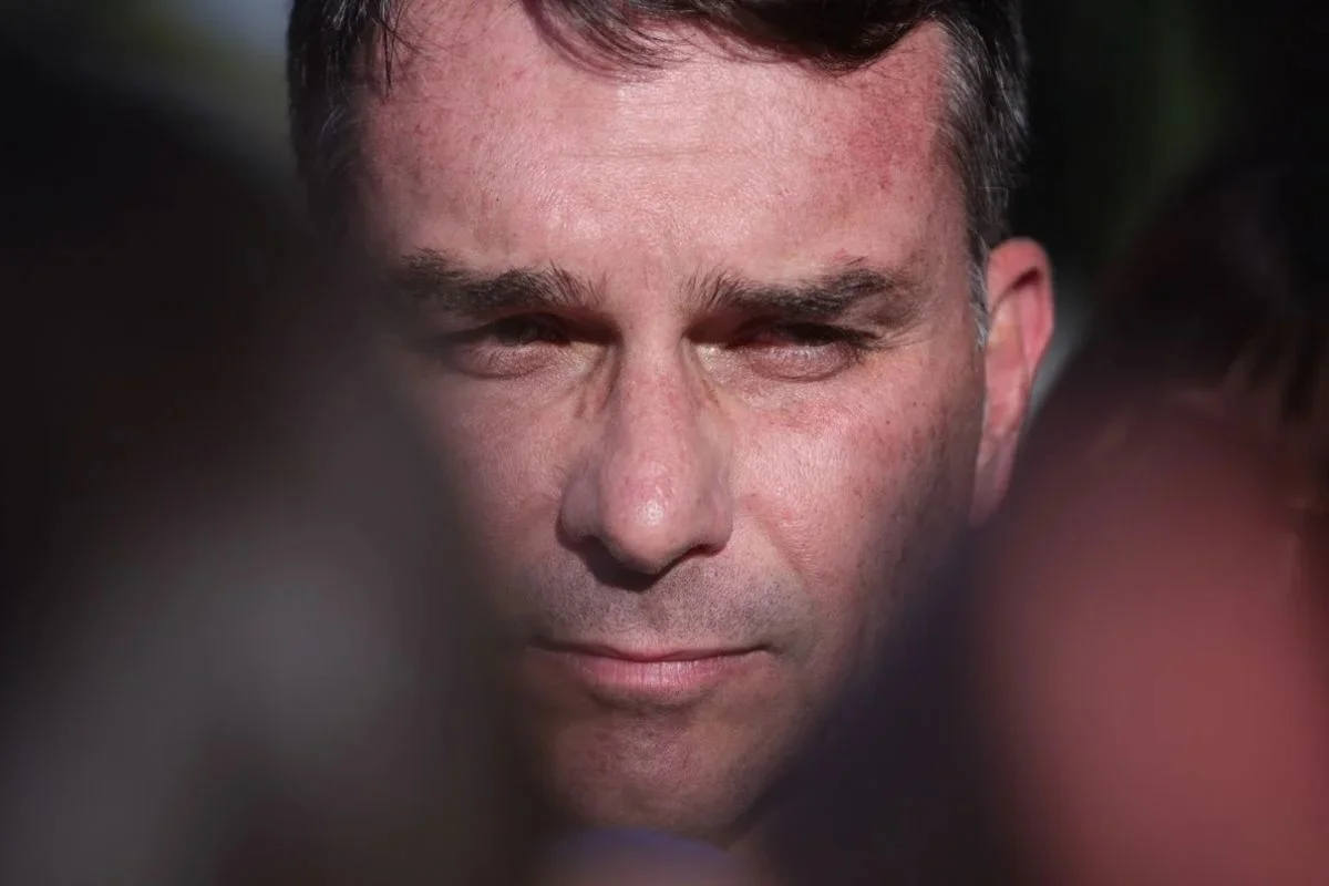 Flávio Bolsonaro admite “preço” para desistir de pré-candidatura