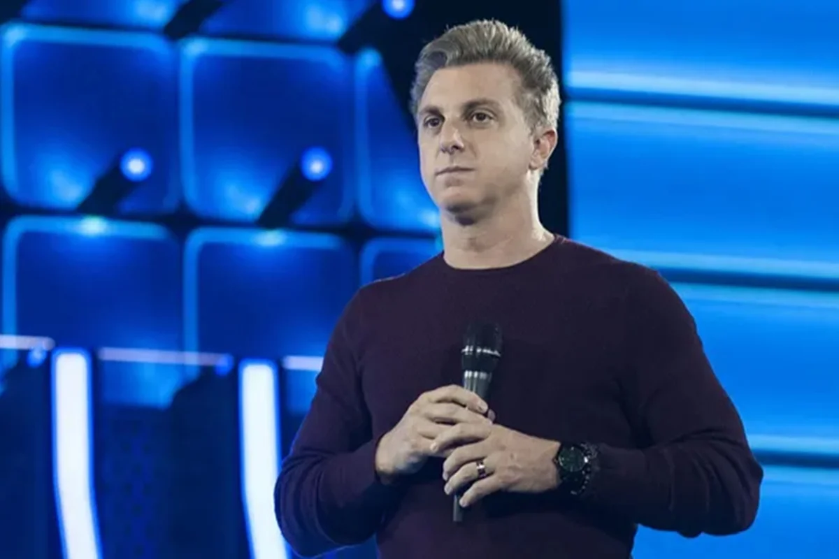 Luciano Huck volta a sinalizar disputa à Presidência e cita “responsabilidade social”