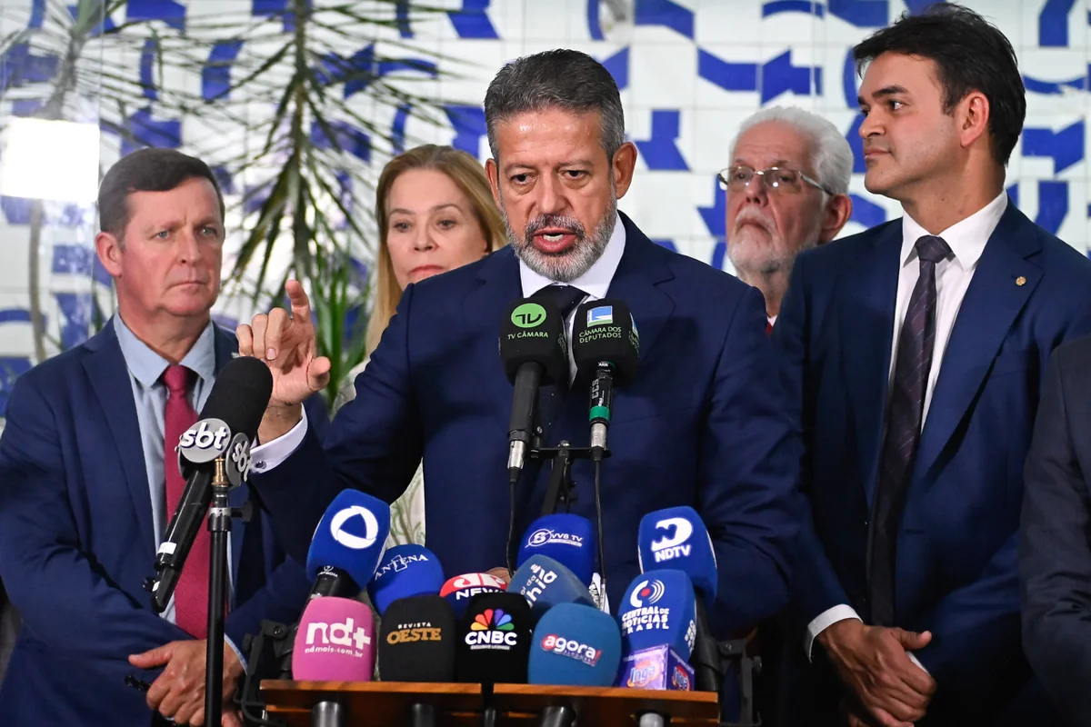 Arthur Lira comemora isenção do Imposto de Renda para quem ganha até R$5mil: “trabalho que resolve”