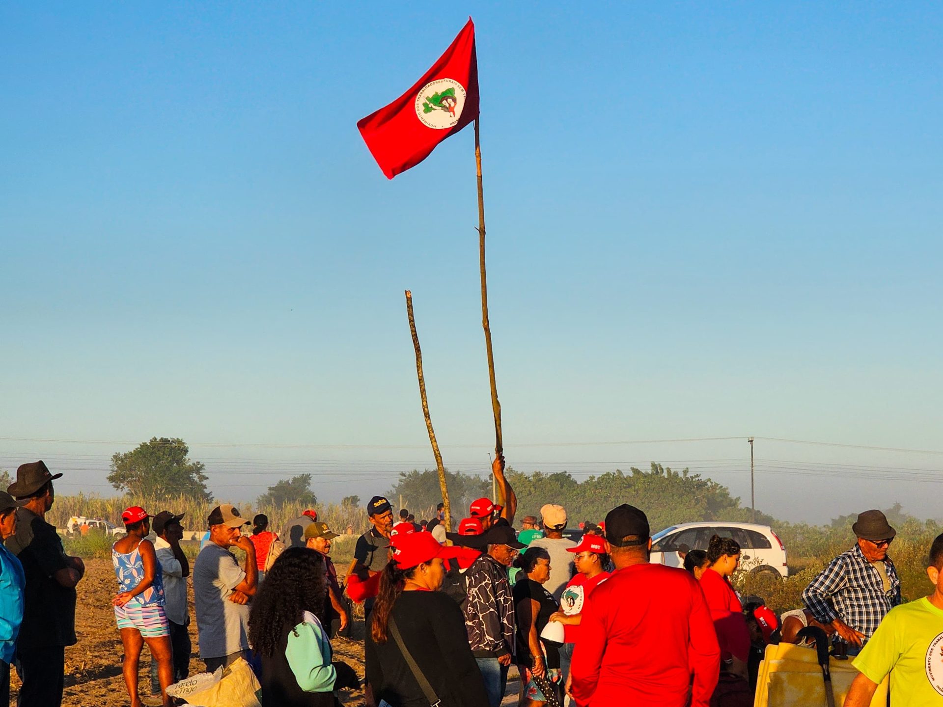 Justiça determina reintegração de posse e MST começa a deixar Fazenda Laranjal em Arapiraca