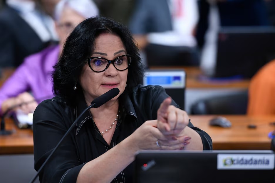 Senadora Damares diz que Moraes que ver Bolsonaro algemado: “desejo perverso”
