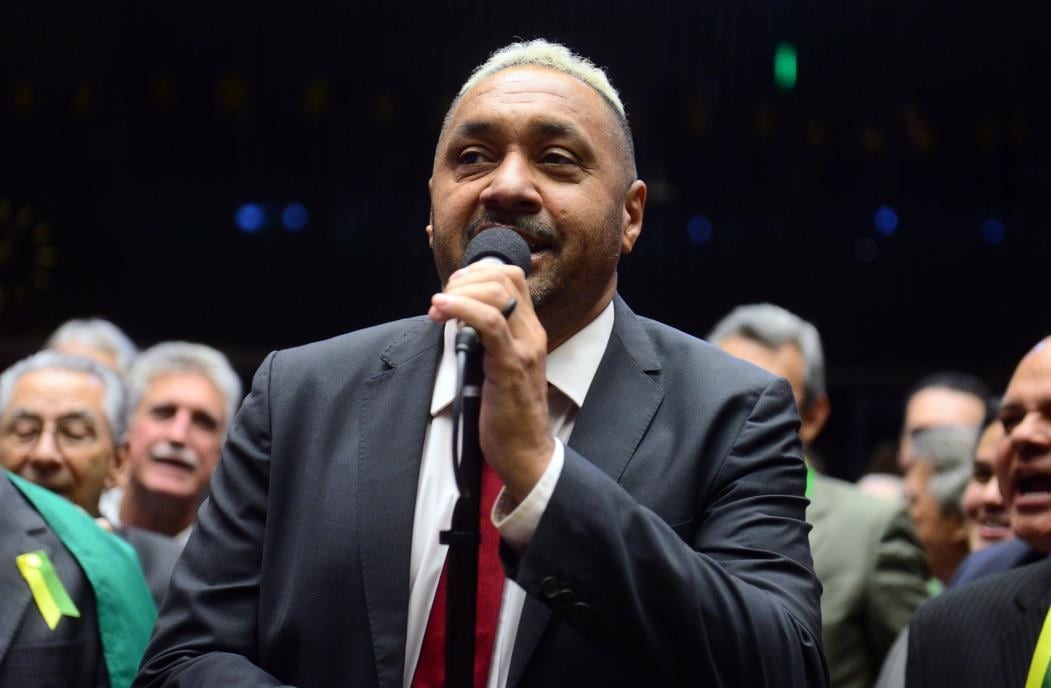 “Pior do que tá não fica”: Tiririca deixa o PL, volta ao Ceará e se filia ao PSD para disputar novo mandato em 2026