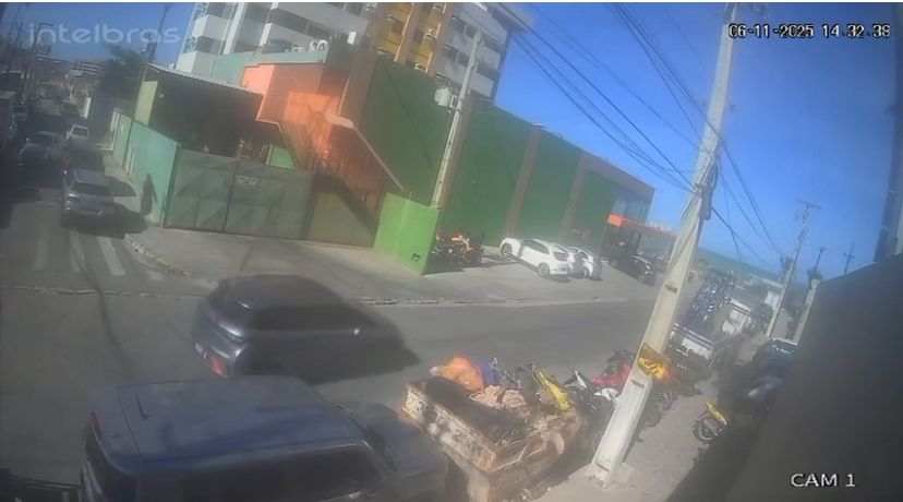 À luz do dia e sem medo: dupla rouba moto e foge em HB20