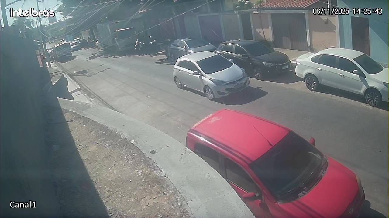 Câmera mostra outro ângulo do HB20 antes de roubo de moto em Maceió