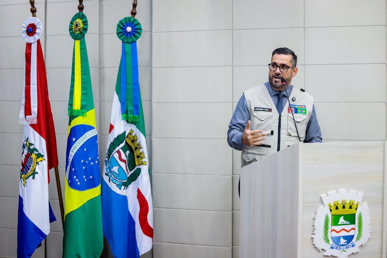 Lei de Leonardo Dias que estabelece multa de 5 mil por uso ofensivo de símbolos cristãos é aprovada