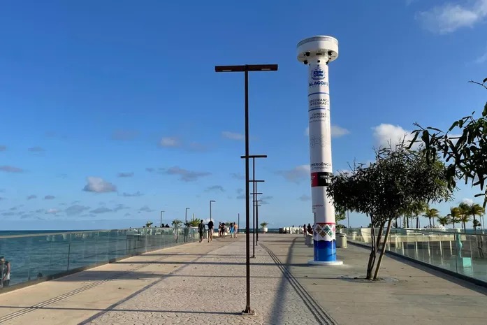 Homem é preso depois de quebrar câmera de videomonitoramento no Marco dos Corais