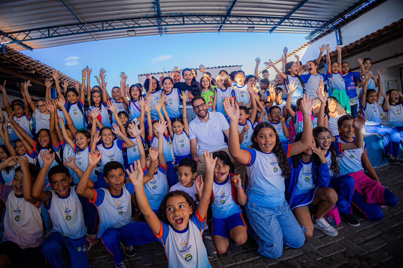 Vereadores aprovam homenagem a Secretário Luiz Rogério por contribuições à educação de Maceió