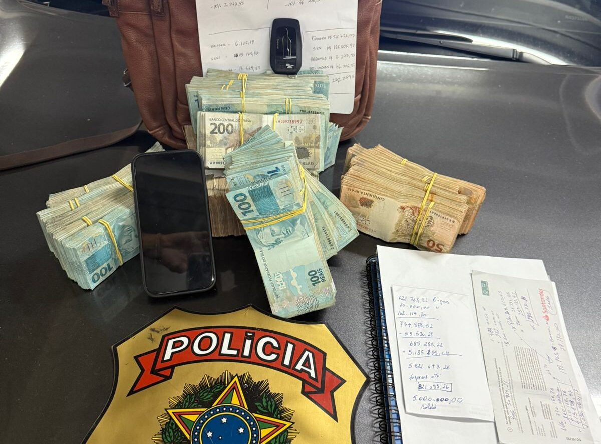 Polícia Federal prende empresário e apreende R$ 270 mil na sede da Prefeitura de Murici