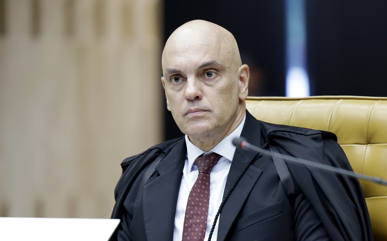 Alexandre de Moraes vota para tornar Eduardo Bolsonaro réu por coação no STF