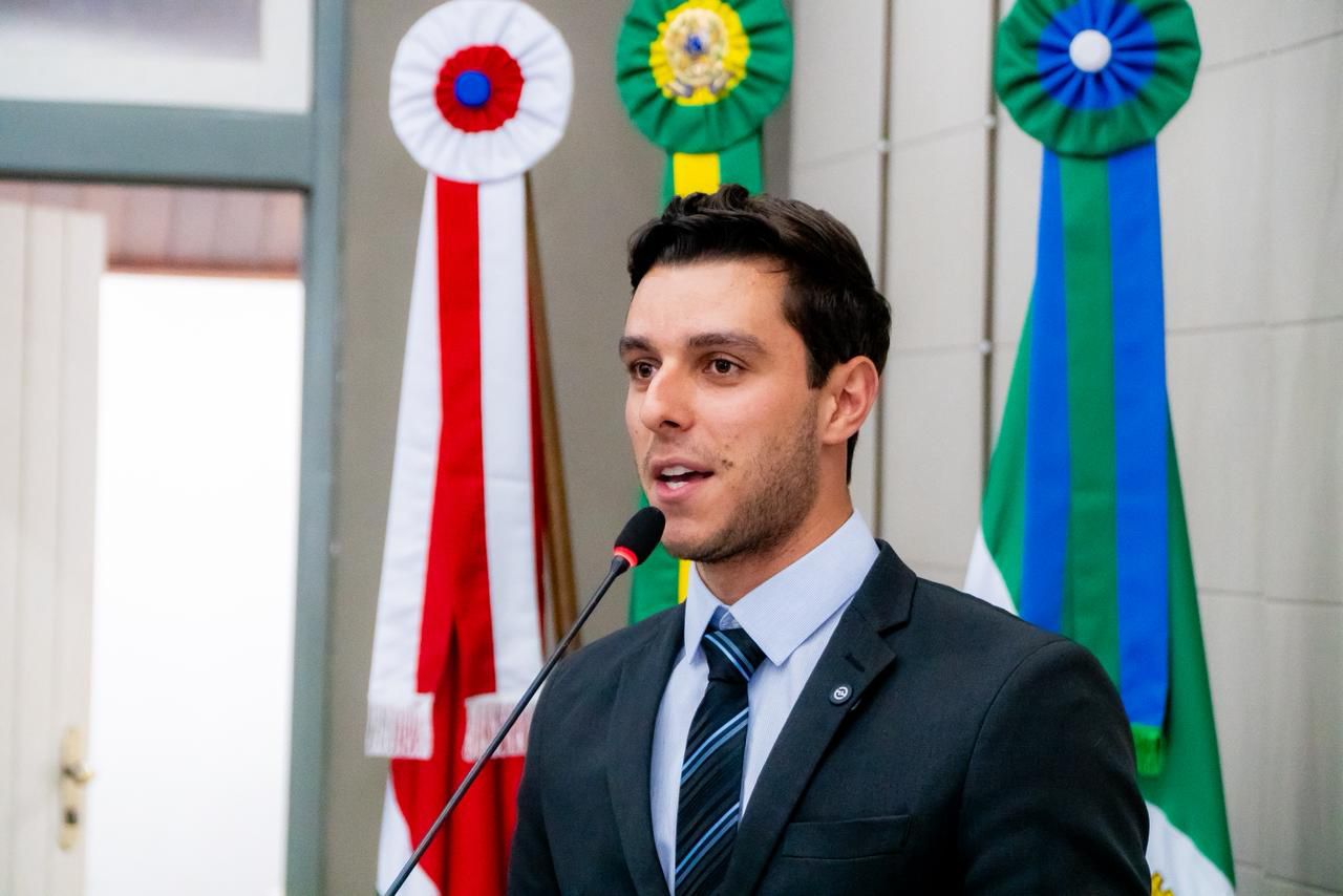 Após Lula sancionar proibição da linguagem neutra, Caio Bebeto ironiza: “A turminha do ‘todes’ vai ficar de fora”