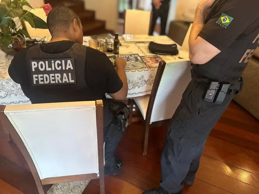 PF faz operação contra grupo que produzia imagens falsas de teor sexual de parlamentares