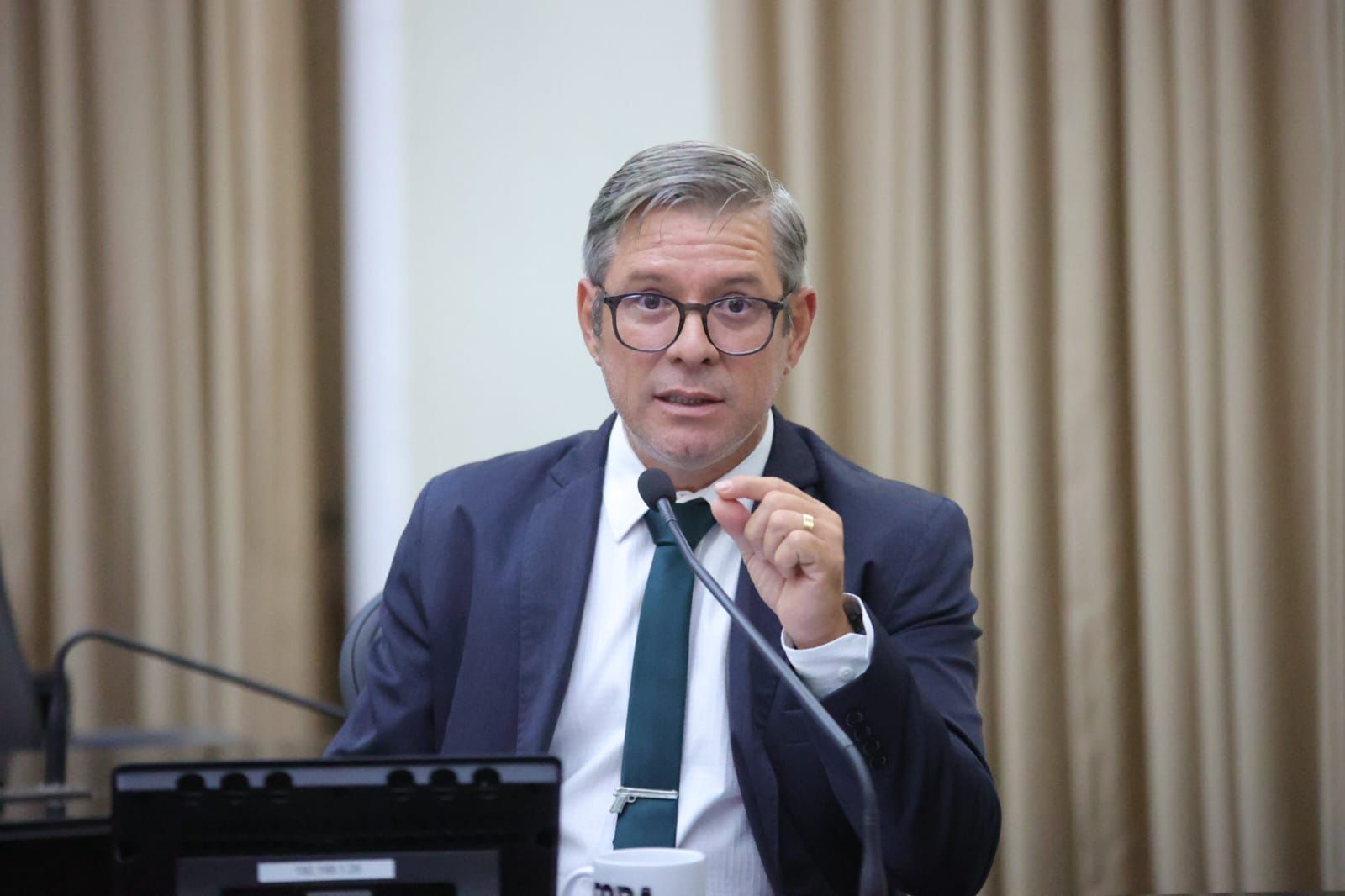 Cabo Bebeto denuncia novos atrasos de pagamento da Sesau a terceirizados: “Não é falta de dinheiro, é falta de gestão”