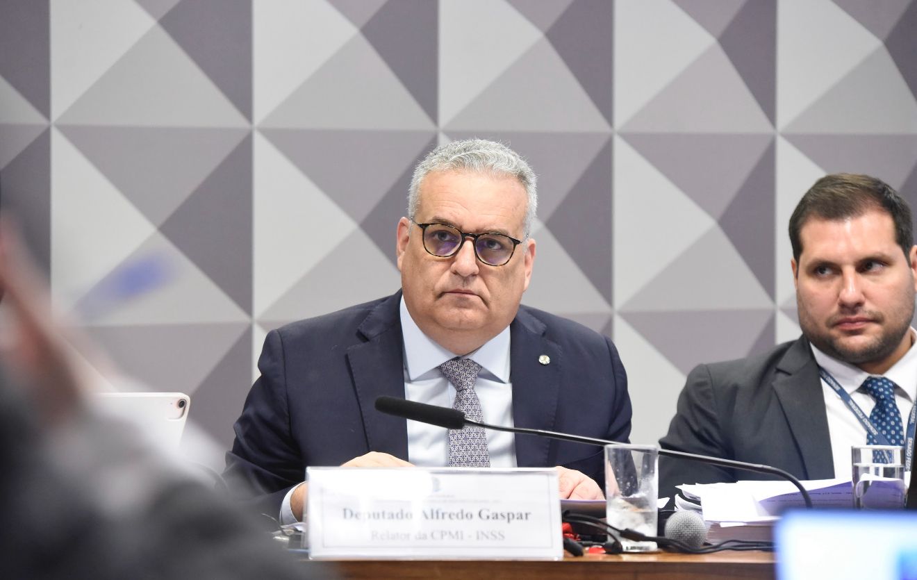 Alfredo Gaspar expõe fluxo bilionário e alerta para “festa do crime” na lavagem de dinheiro de aposentados e pensionistas