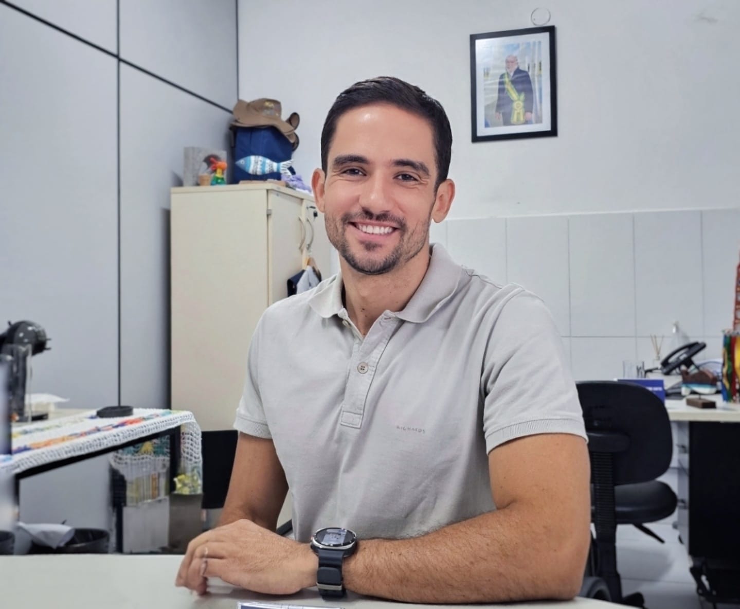 Cauê Castro comemora criação de 8.600 novos cargos para professores