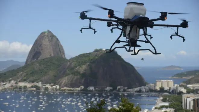 Deputados aprovam criminalização de uso de drones por facções e define pena de até 12 anos