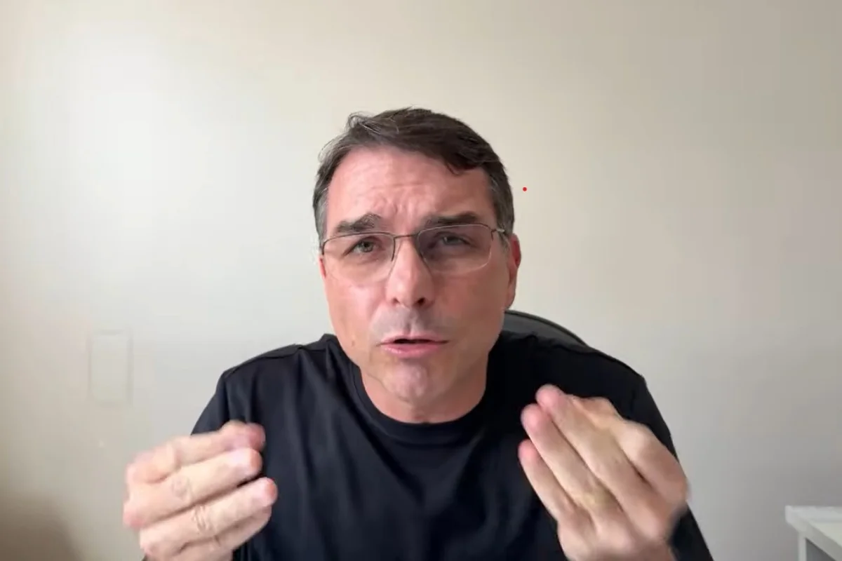 “Se meu pai morrer lá dentro, a culpa é sua”, diz Flávio a Moraes