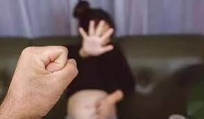 Mulher grávida é brutalmente agredida em plena rua