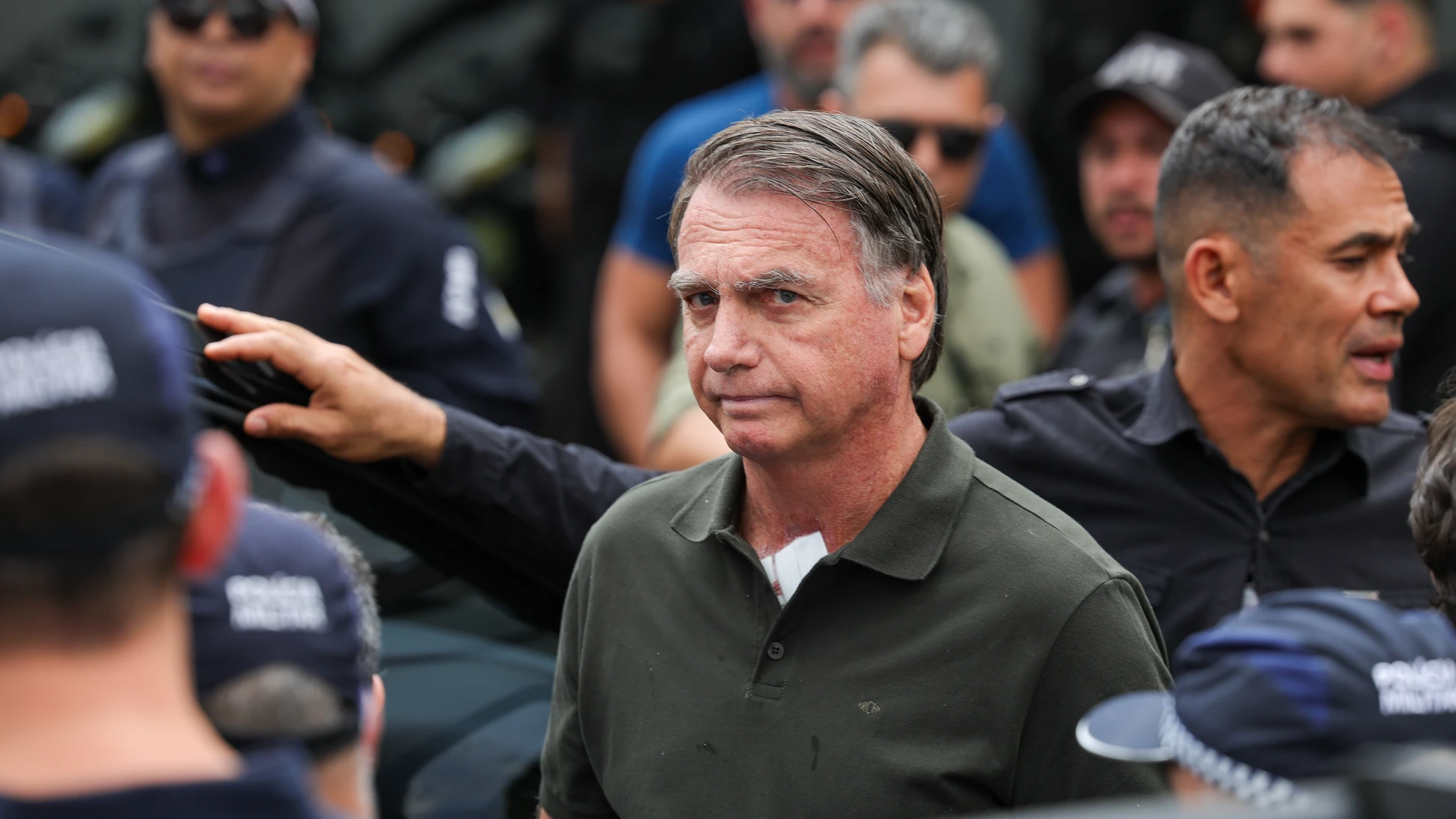 Flávio diz que Jair Bolsonaro está “inconformado” com prisão: “O que eu fiz para estar aqui?”