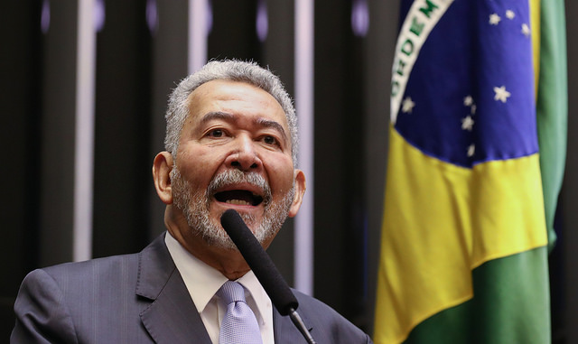 “Seguimos confiantes de que o bom direito prevalecerá”, diz Paulão após decisão do TRE que cassou seu mandato