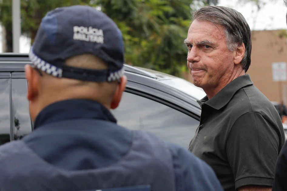 Preso preventivamente, Bolsonaro passa por audiência de custódia neste domingo (23)
