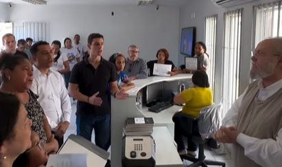 Vereadores de Maceió são hostilizados na sede da Sesau após cobrarem tratamento de equoterapia para crianças atípicas