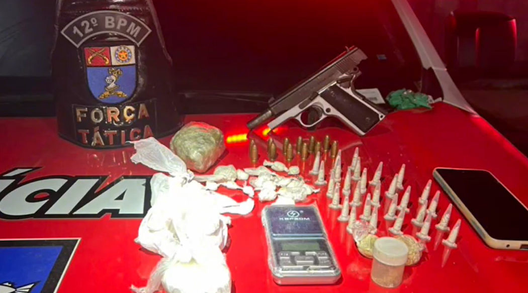 Força Tática do 12º BPM prende três suspeitos por tráfico, posse de arma e homicídio