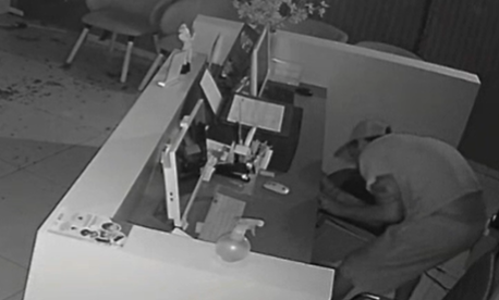 Criminosos invadem clínica na Ponta Verde durante a madrugada e causam prejuízo de R$ 5 mil