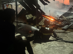 Incêndio atinge barraca no Mercado da Produção, no bairro da Levada