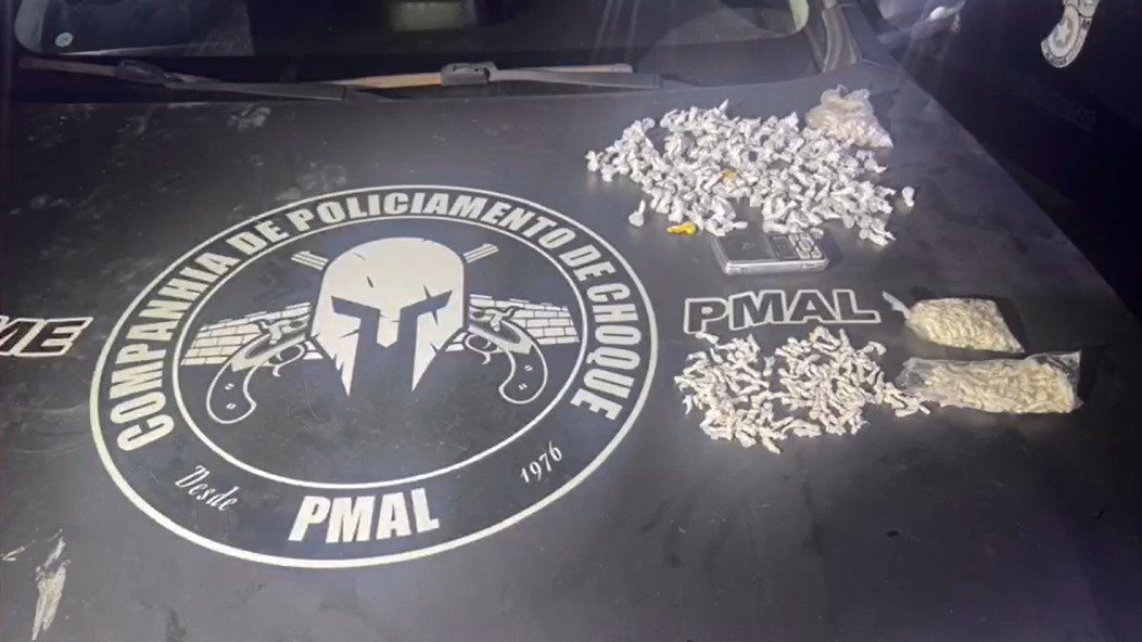 Companhia de Choque prende suspeito de tráfico de drogas na Grota Zé Miguel, em Maceió