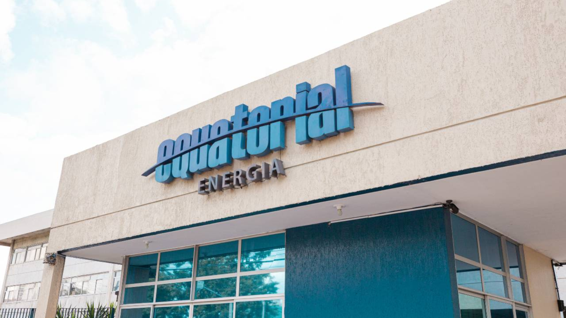 Justiça mantém bloqueio de R$ 43,7 mil e obriga Equatorial a pagar tratamento de vítima de choque elétrico